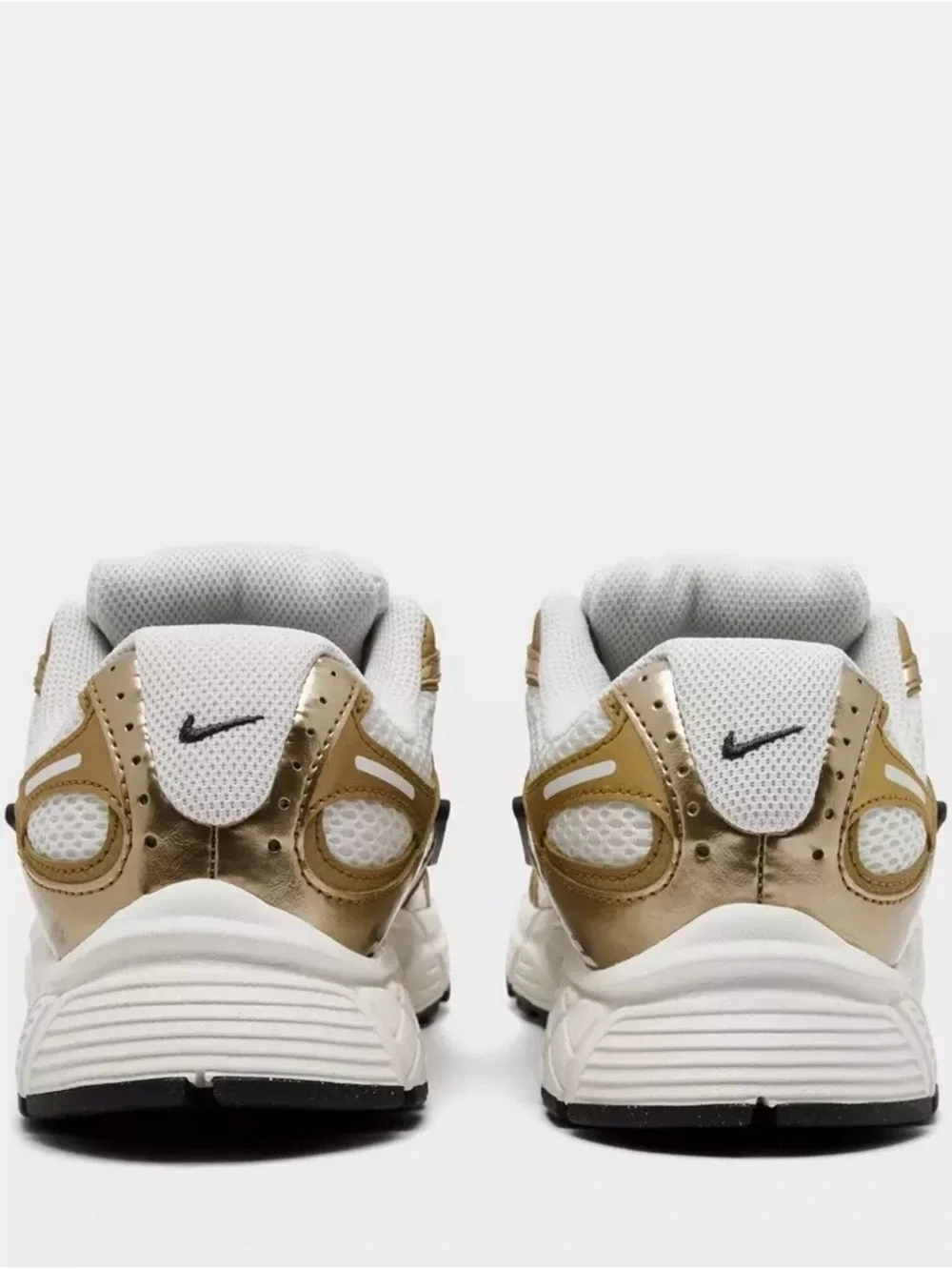 Nike women’s V5 RNR Casual Shoes